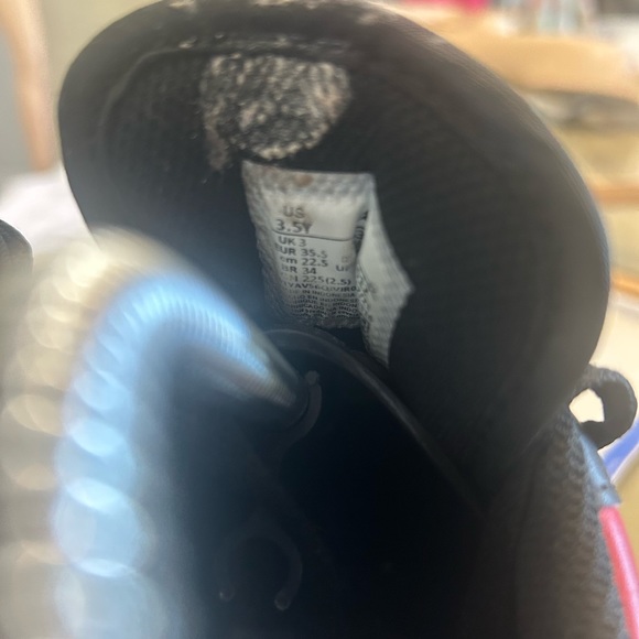 Nike Air Jordan 1 Low Bred Toe Black Red Size 3.5 Y 553560-612 - Picture 8 of 8